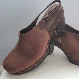 Mocha suede Gianni Bini clogs